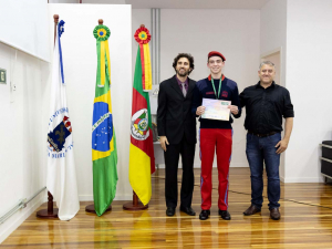 Alunos recebem medalhas da Olimpíada Brasileira de Matemática das Escolas Públicas e Privadas